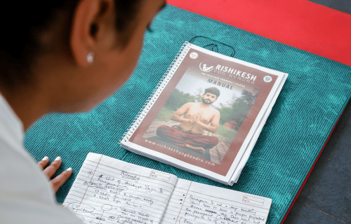 200 Horas de Yoga + 50 Horas de Yoga Aéreo TTC en Rishikesh, India 200 Horas de Yoga + 50 Horas de Yoga Aéreo TTC en Rishikesh, India