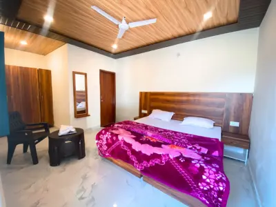 Yoga Teacher Training Environment at Rishikesh Yog Kendra