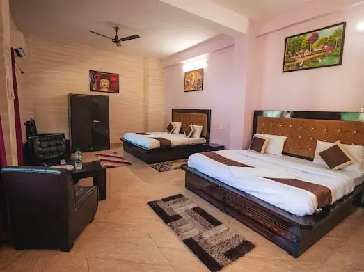Spacious room with wardrobe, table and seating