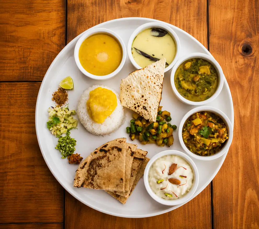 Fresh sattvic vegetarian meals served during the yoga course