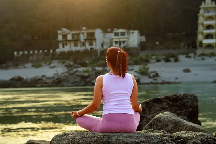 Meditation and kirtan during the Vedic yoga retreat in Rishikesh